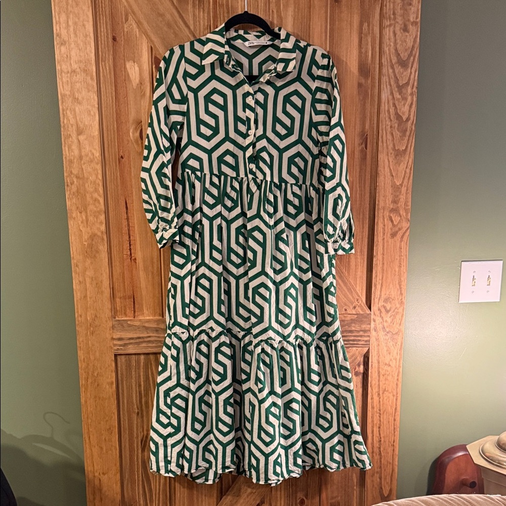 Zara Geometric Green and White 3/4 Length Sleeve MIDI Dress